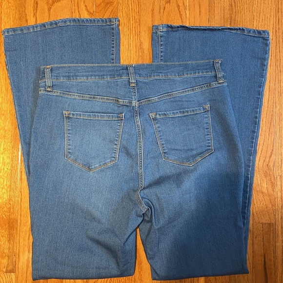 Fashion Nova Flare Jeans - Picture 4 of 5